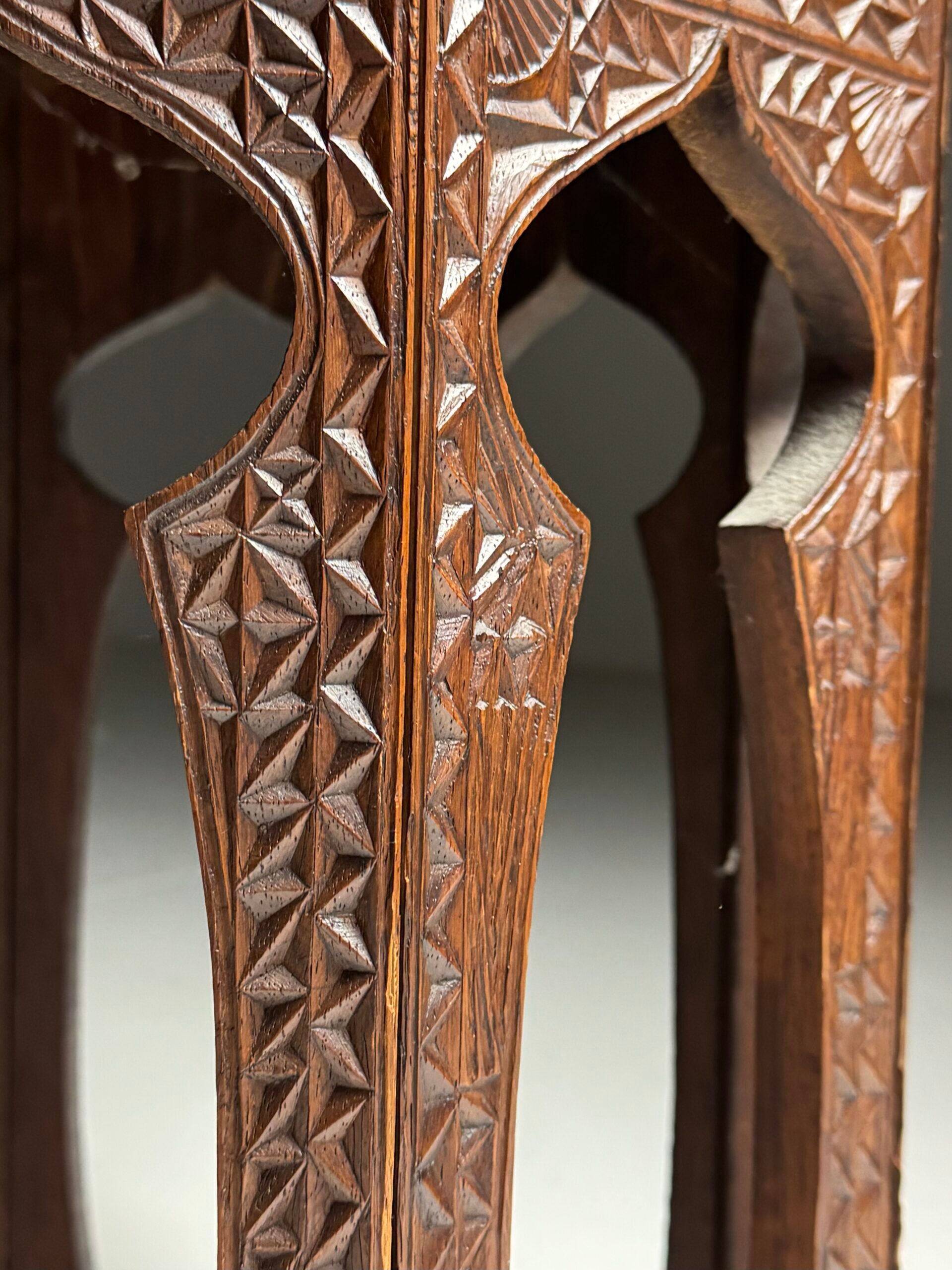 Table d'appoint anglo-indienne vers 1900