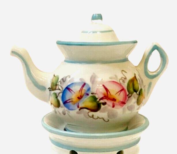 Polychrome porcelain tea pot with 20th century floral decoration