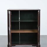 Charmant et intemporel meuble-commode ancien en chêne anglais du début du XIXe siècle, avec deux portes et une serrure fonctionnelle.