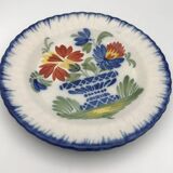 Assiette ancienne en faïence d’auvillar à décor de corbeille de fleurs polychrome