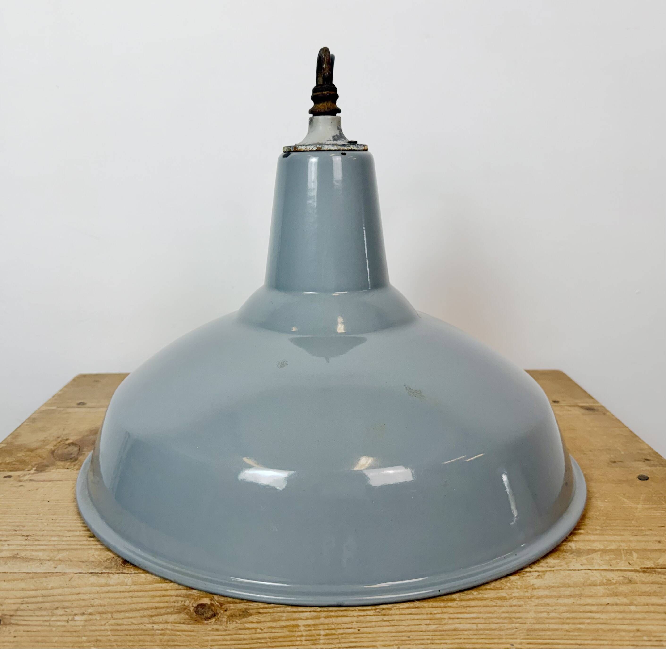 Suspension en émail gris industriel britannique, années 1960