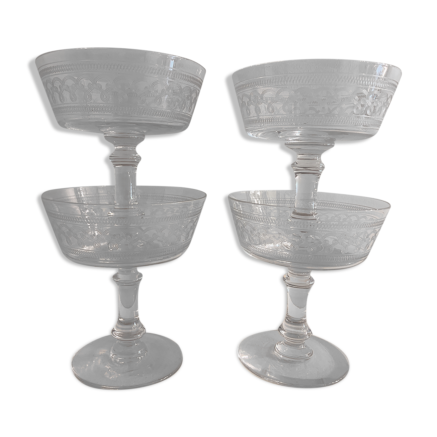 4 coupes à champagne en cristal taillé et soufflé