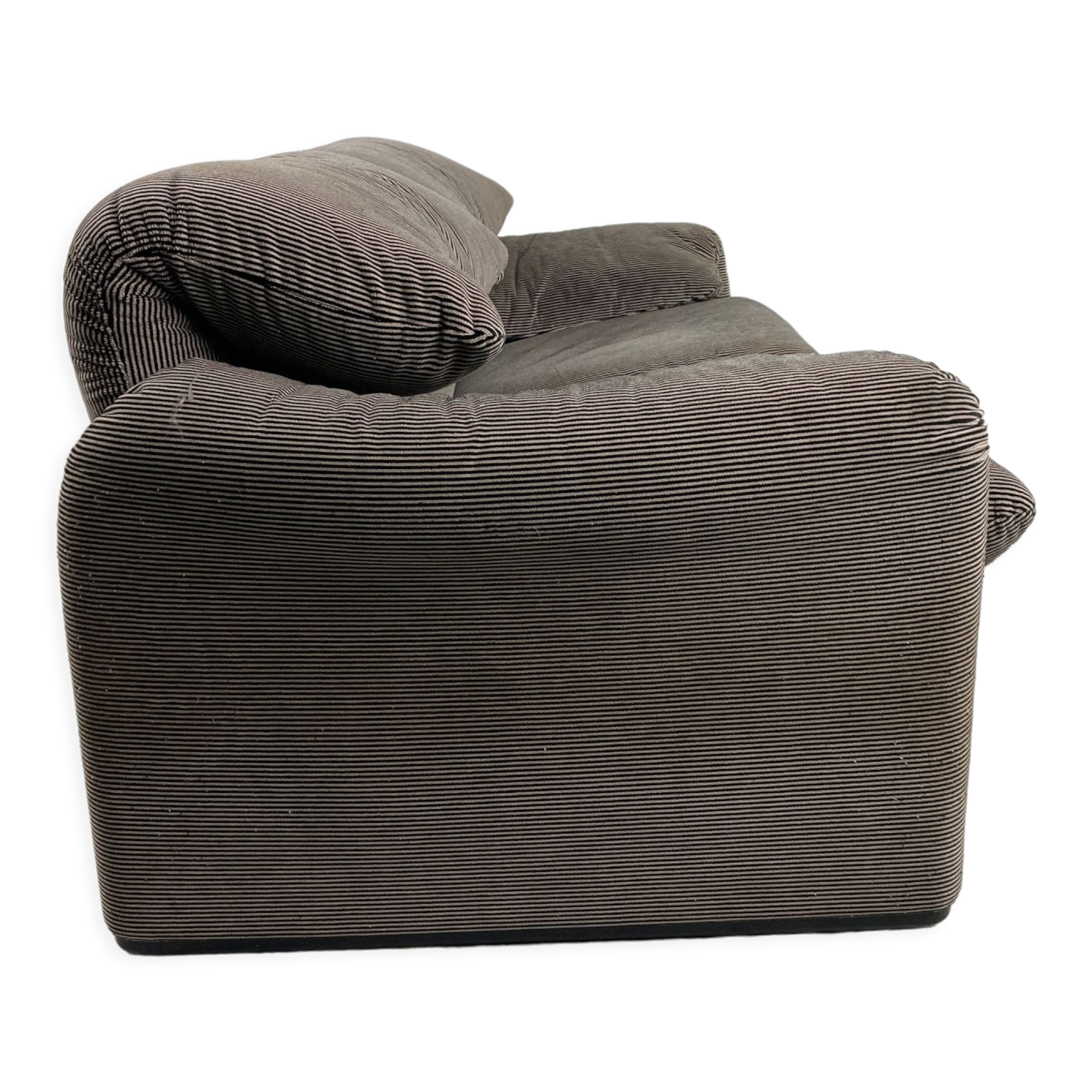 Maralunga sofa by Vico Magistretti for Cassina