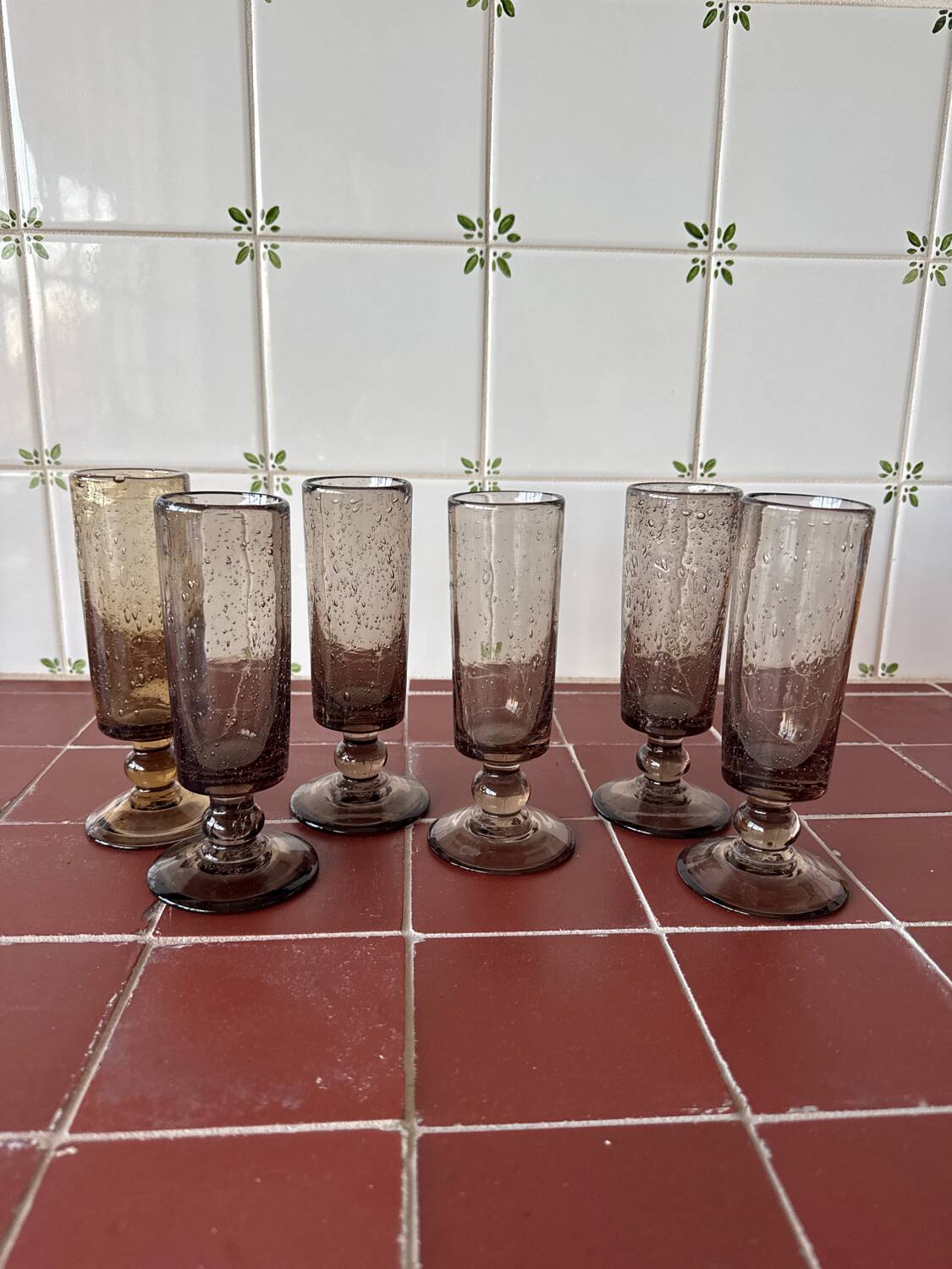 6 bubble glass champagne flutes from Biot – Smoky grey