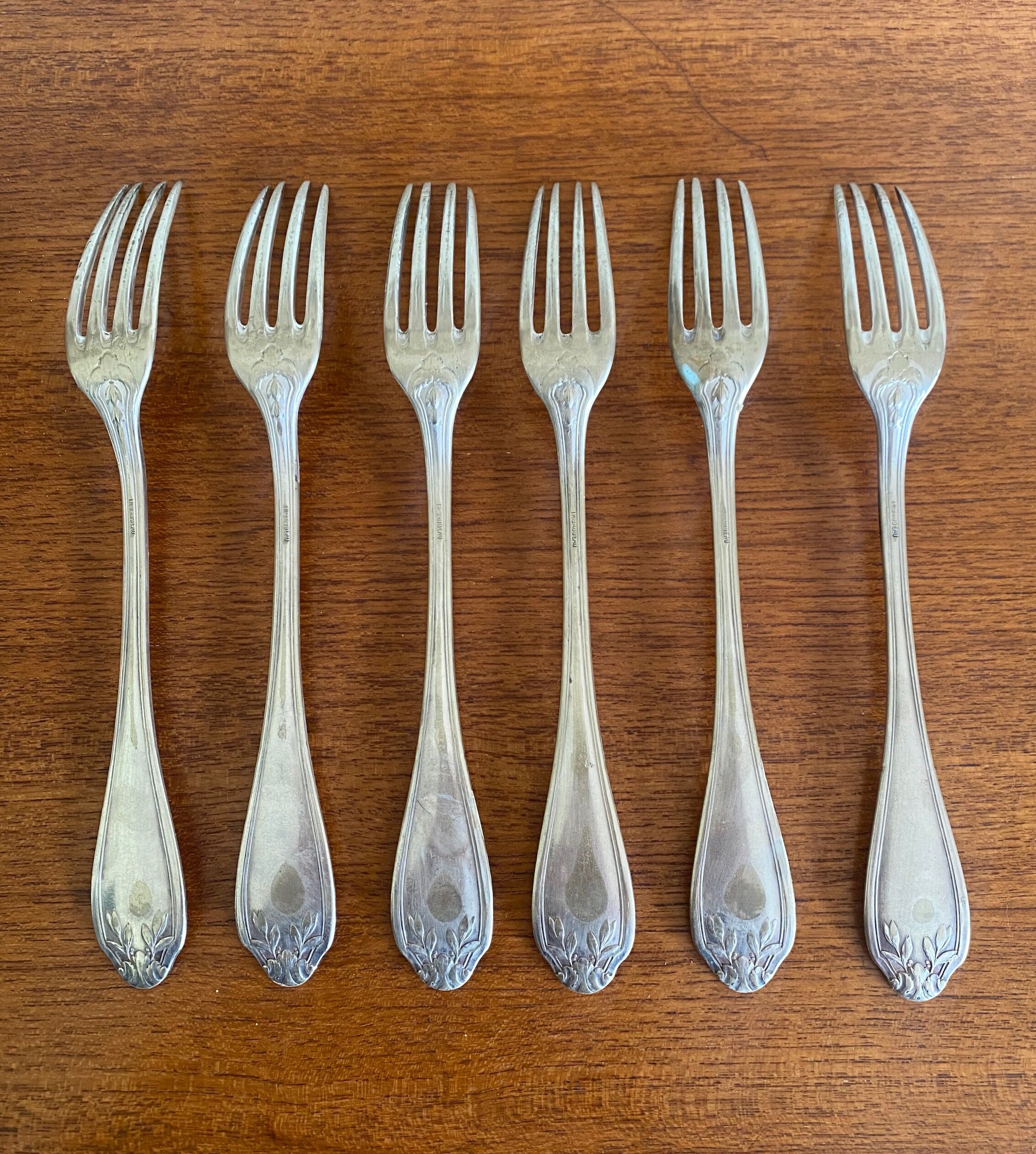 6 fourchettes anciennes en métal argenté