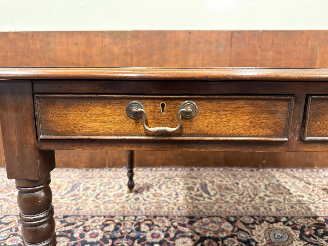 Bureau Chesterfield anglais ancien Partnerdesk