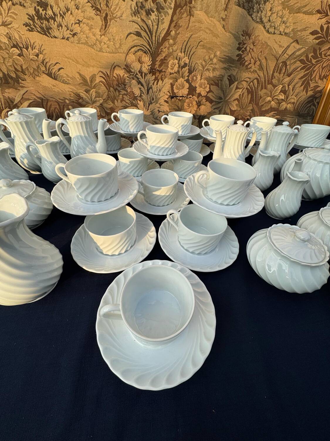 Tea and coffee dessert service (74 pieces)