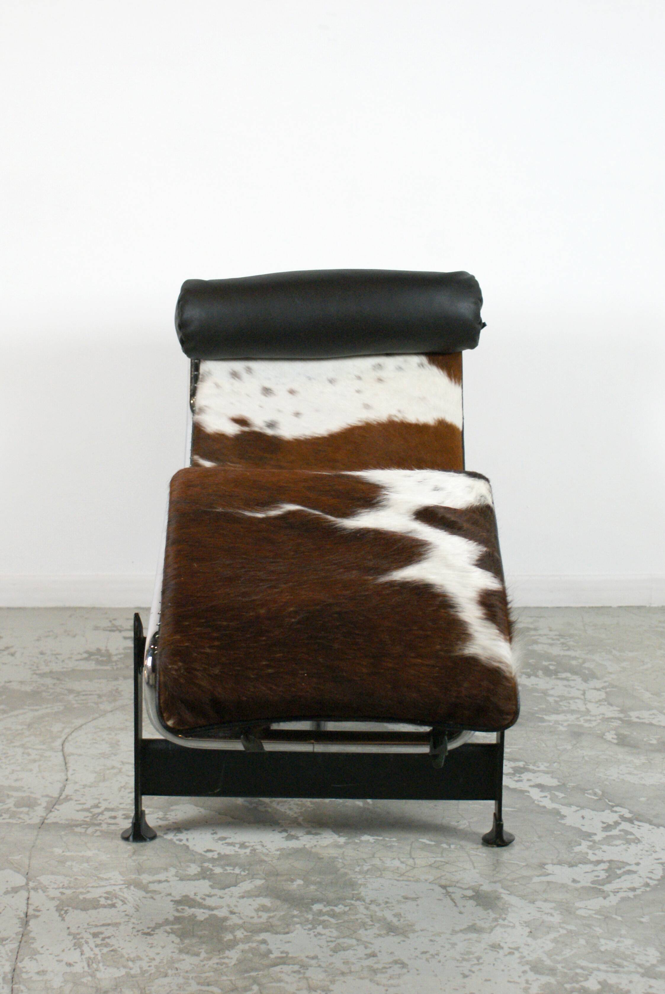 Chaise Longue LC4 by Le Corbusier, Pierre Jeanneret and Charlotte Perriand