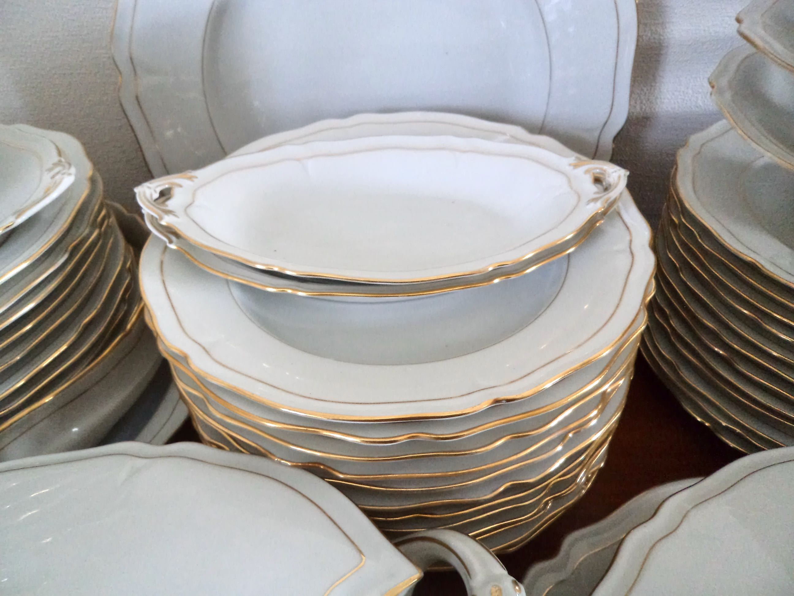 Porcelain plates for 12 people 48 pieces