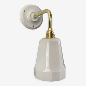 Wall lamp in white opaline and ceramic