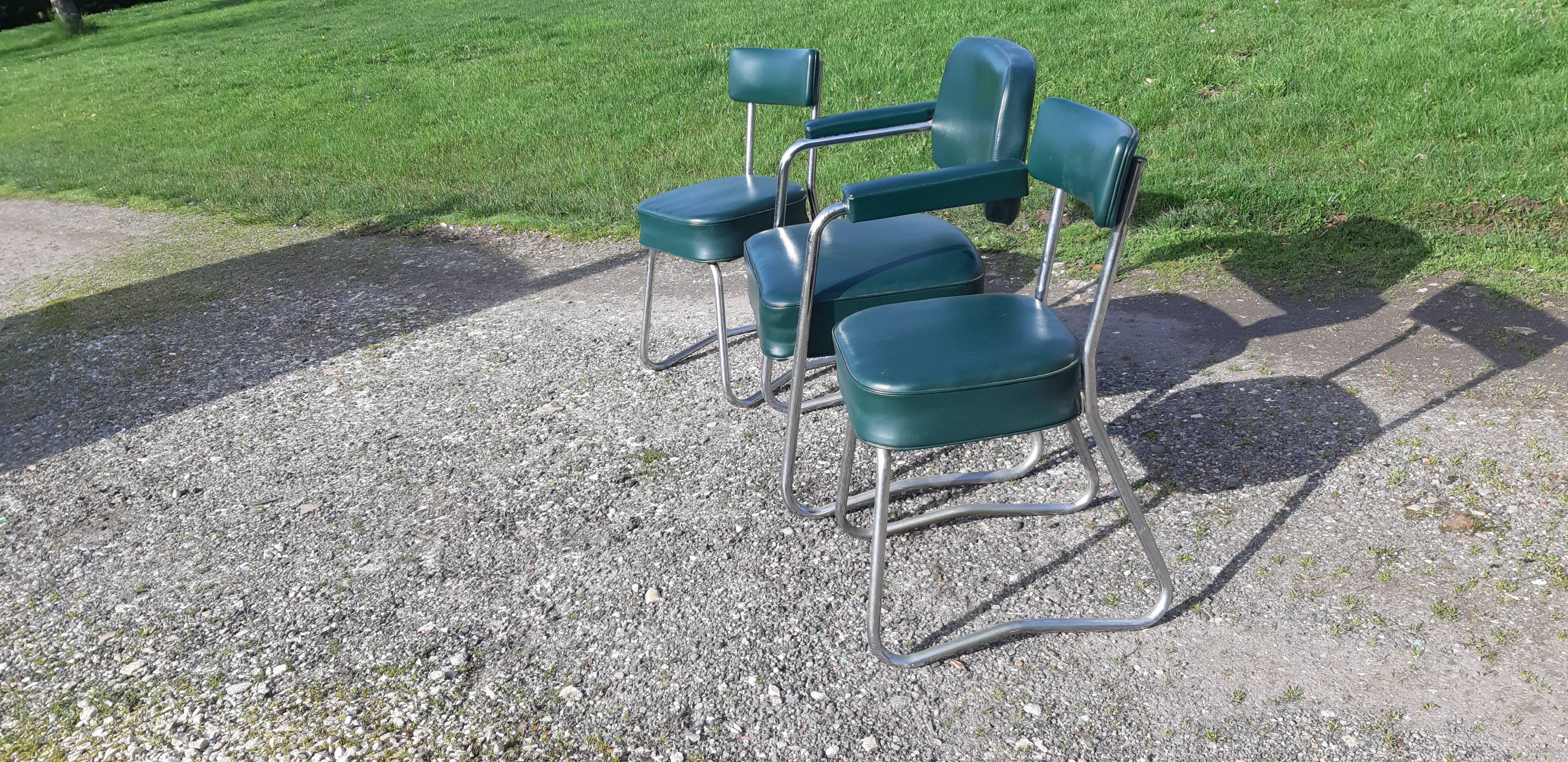 1 Chair and 2 Pullman Chairs