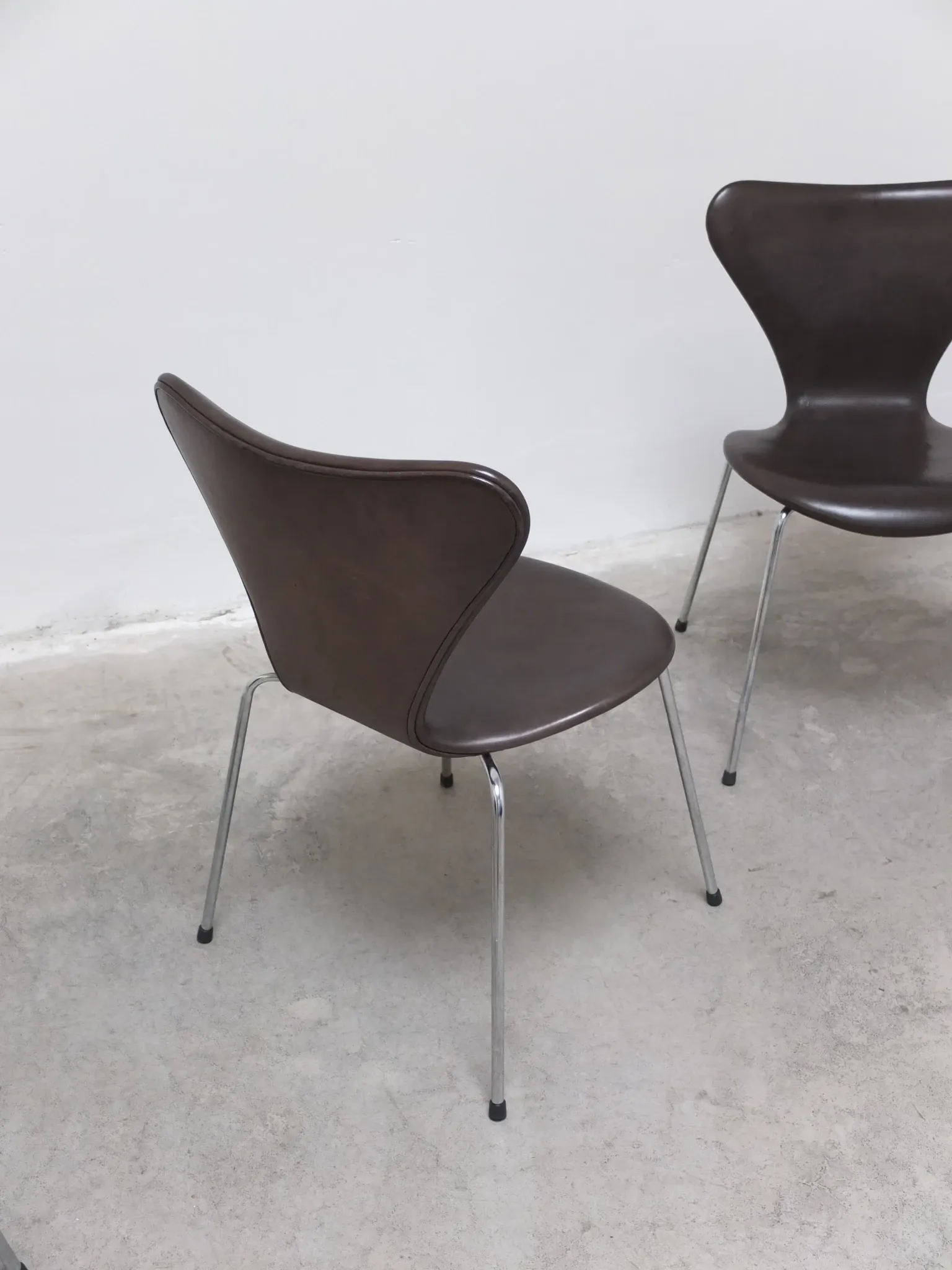 Set of 4 'Series 7' chairs in leather by Arne Jacobsen for Fritz Hansen, 1955