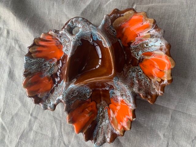 Servant with leaf-shaped compartments, slip, enamelled ceramics stamped Vallauris