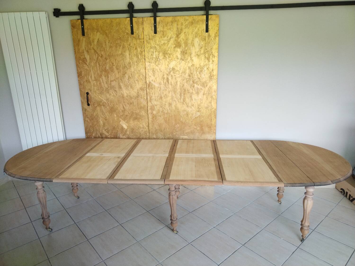 Large oval table in solid walnut renovated