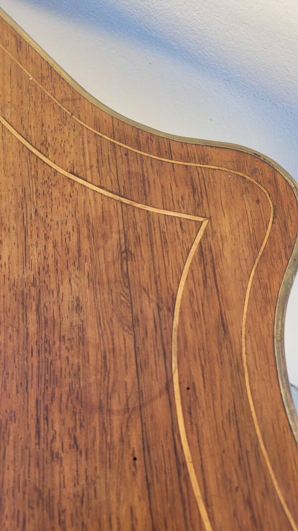 Table bureau de milieu de forme violonnée Napoléon iii 19ème en marqueterie