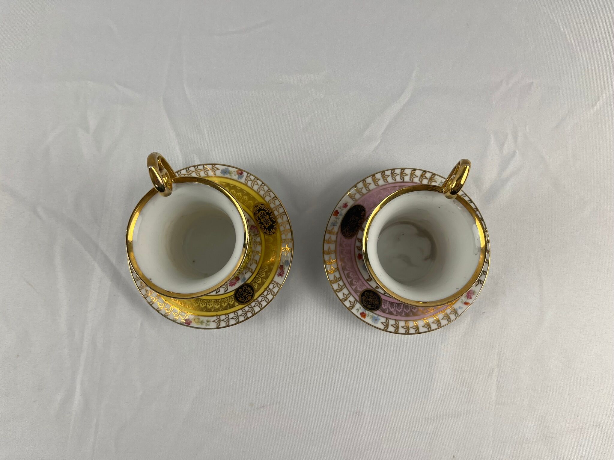 Tasses à café Napoléon en porcelaine début XXème