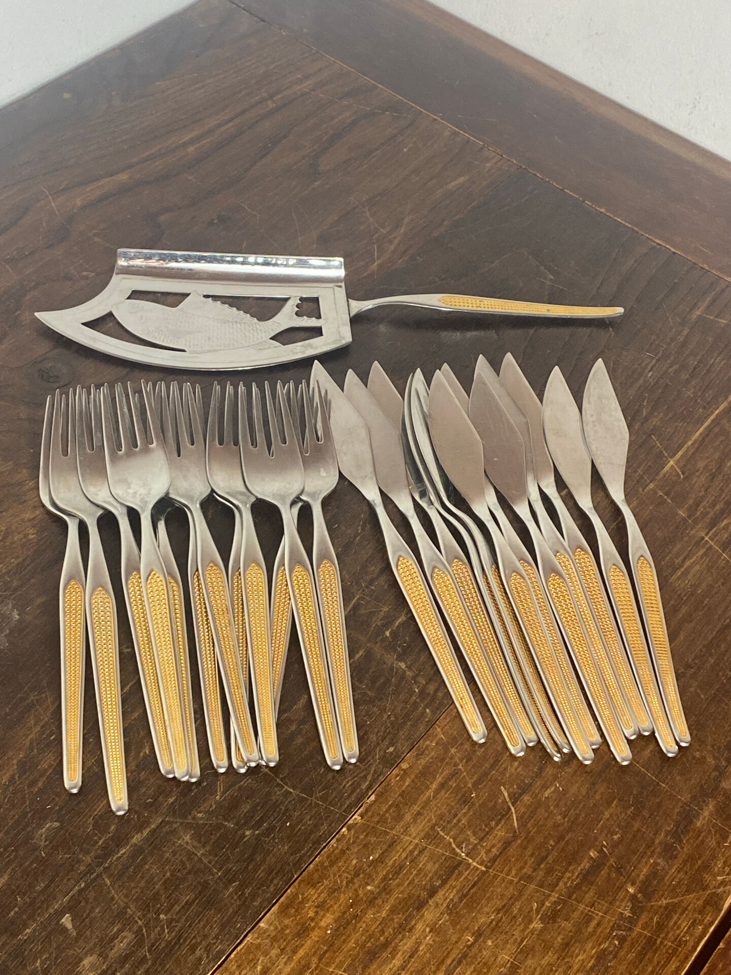 Fish cutlery set