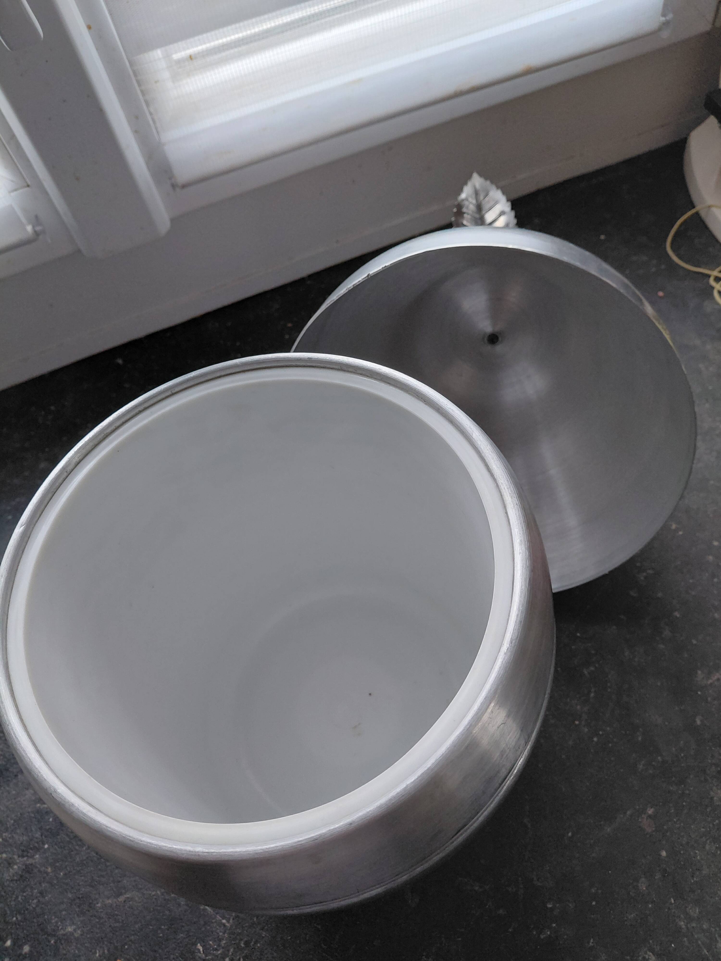 Pear-shaped aluminium champagne bucket