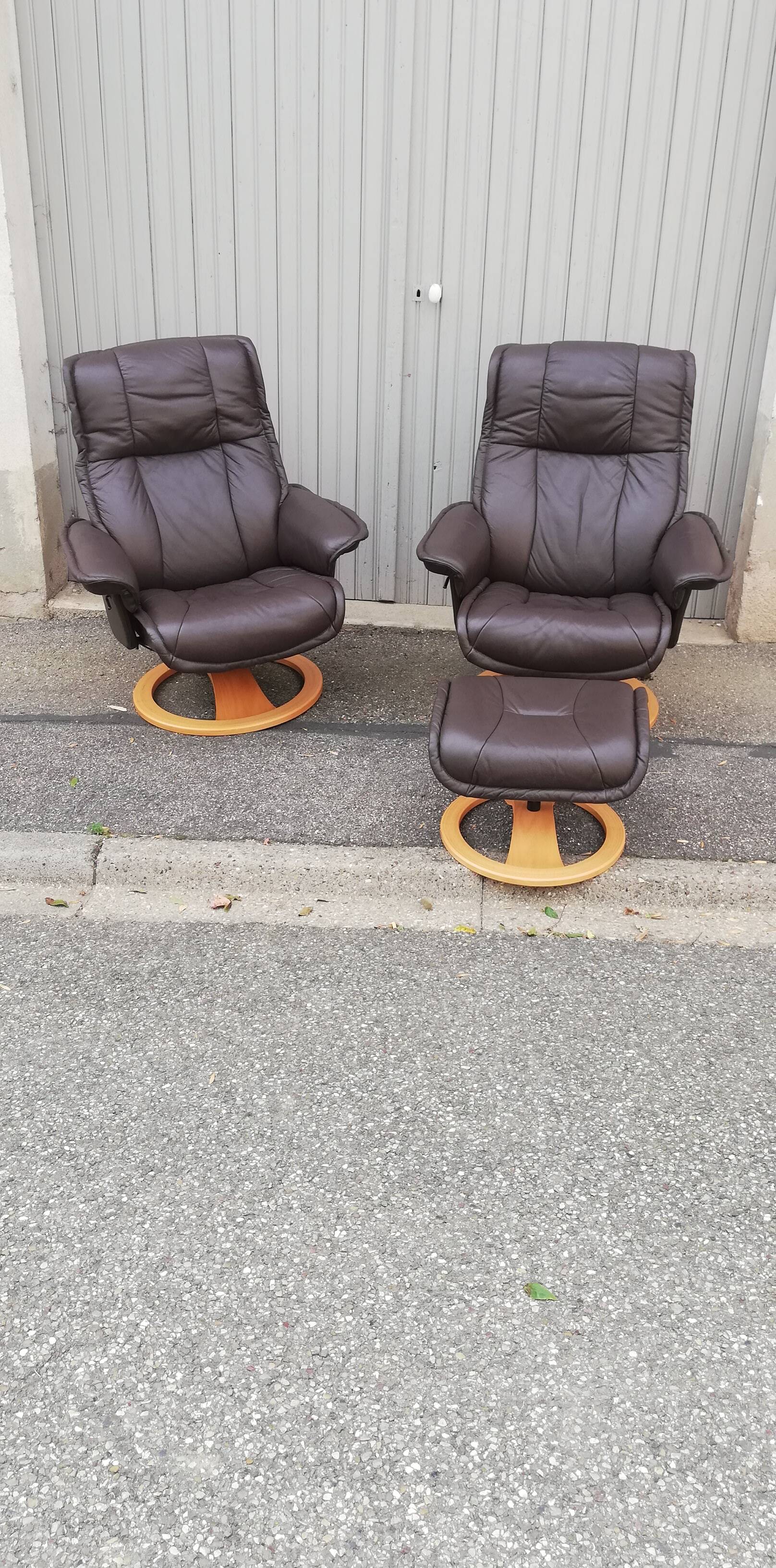 Pair of vintage armchairs with ottoman