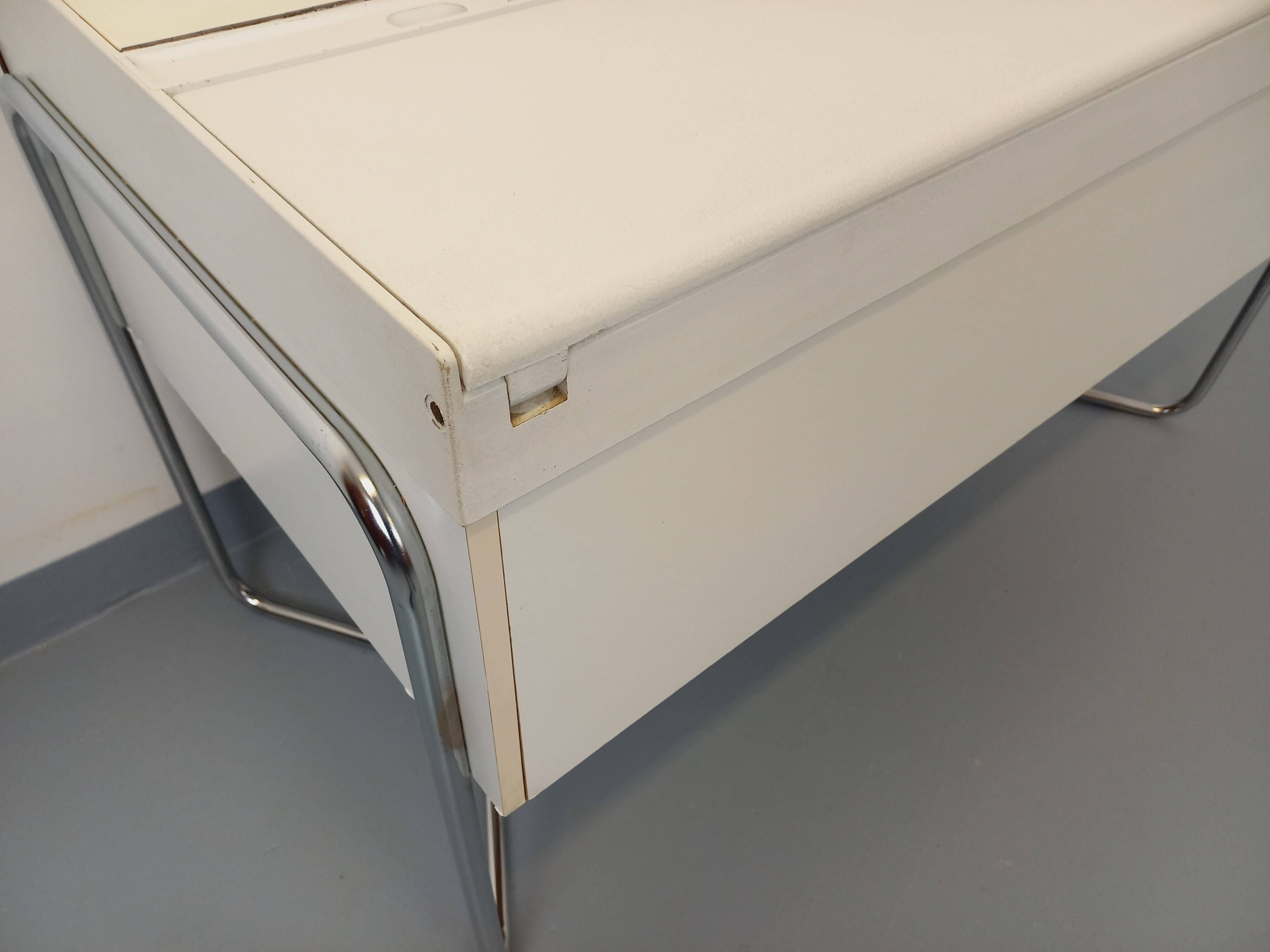 Vintage Bauhaus style desk in melamine and chrome metal from the 1970s.