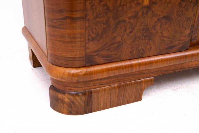 Grande commode Art déco, Pologne, années 1940. Après restauration.