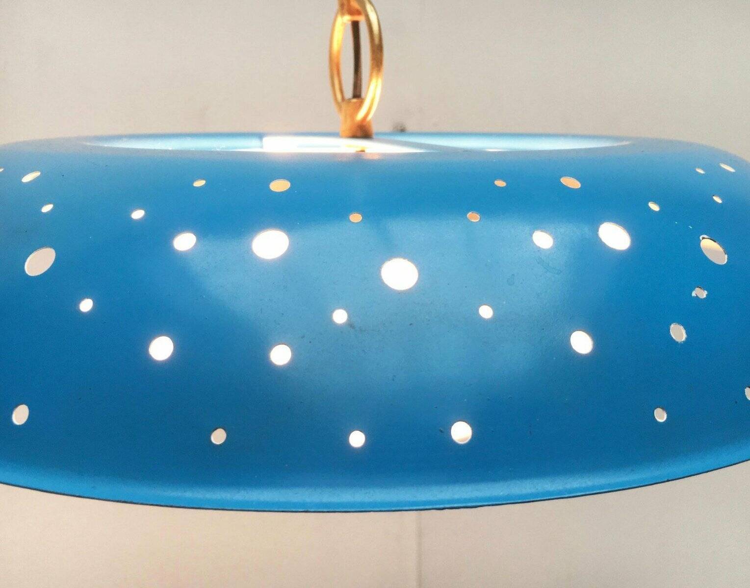 Lampe suspension en métal perforé de style milieu du siècle attribuée à Ernest Igl pour Hillebrand Leuchten, années 1960