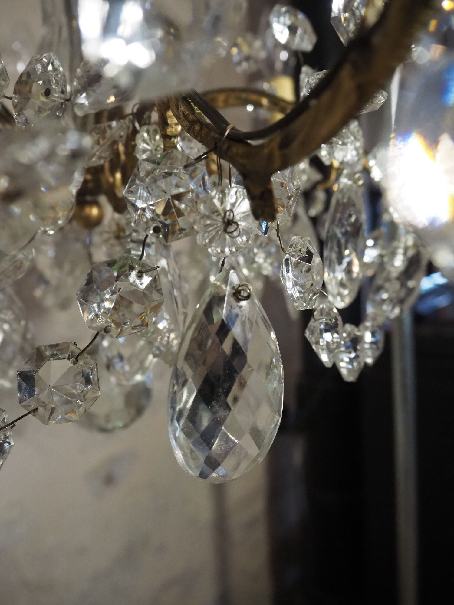 Ancient bronze and pampilles chandeliers with facets and crystal cups - old style - 6 fires