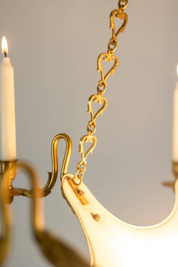 Maison Baguès. Lustre de style Empire en bronze doré. Années 1950.