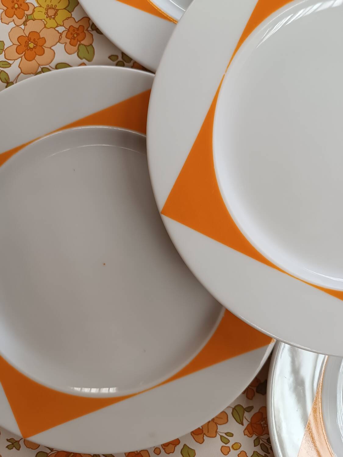 5 Guy Degrenne dessert plates