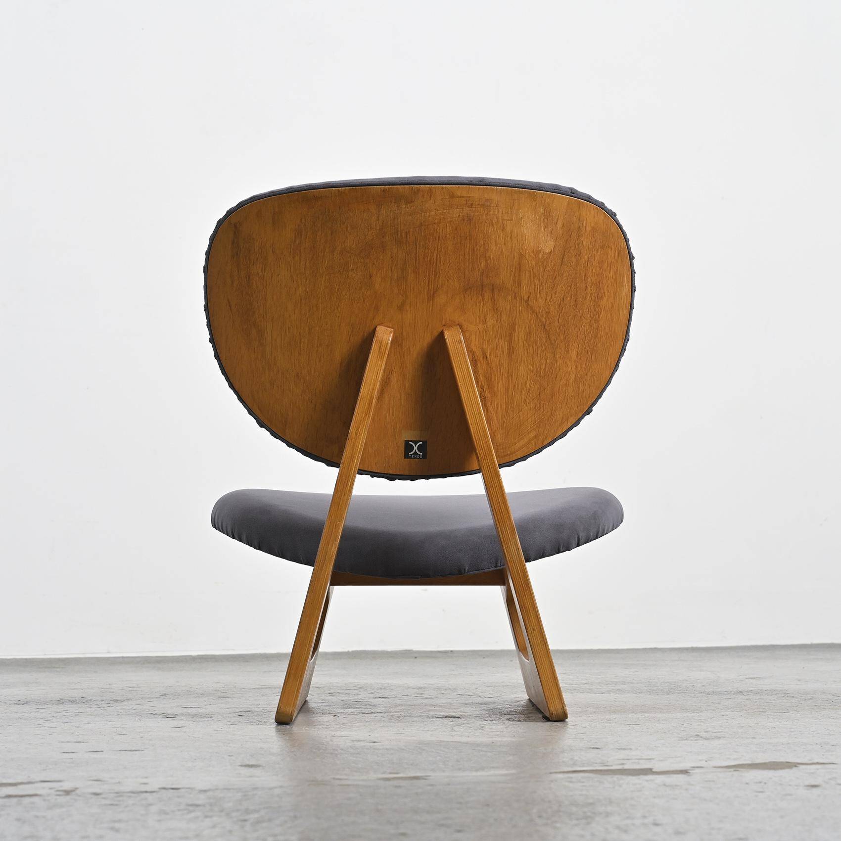 Chauffeuse Teiza Isu par Sakakura & Cho, Tendo Mokko circa 1970