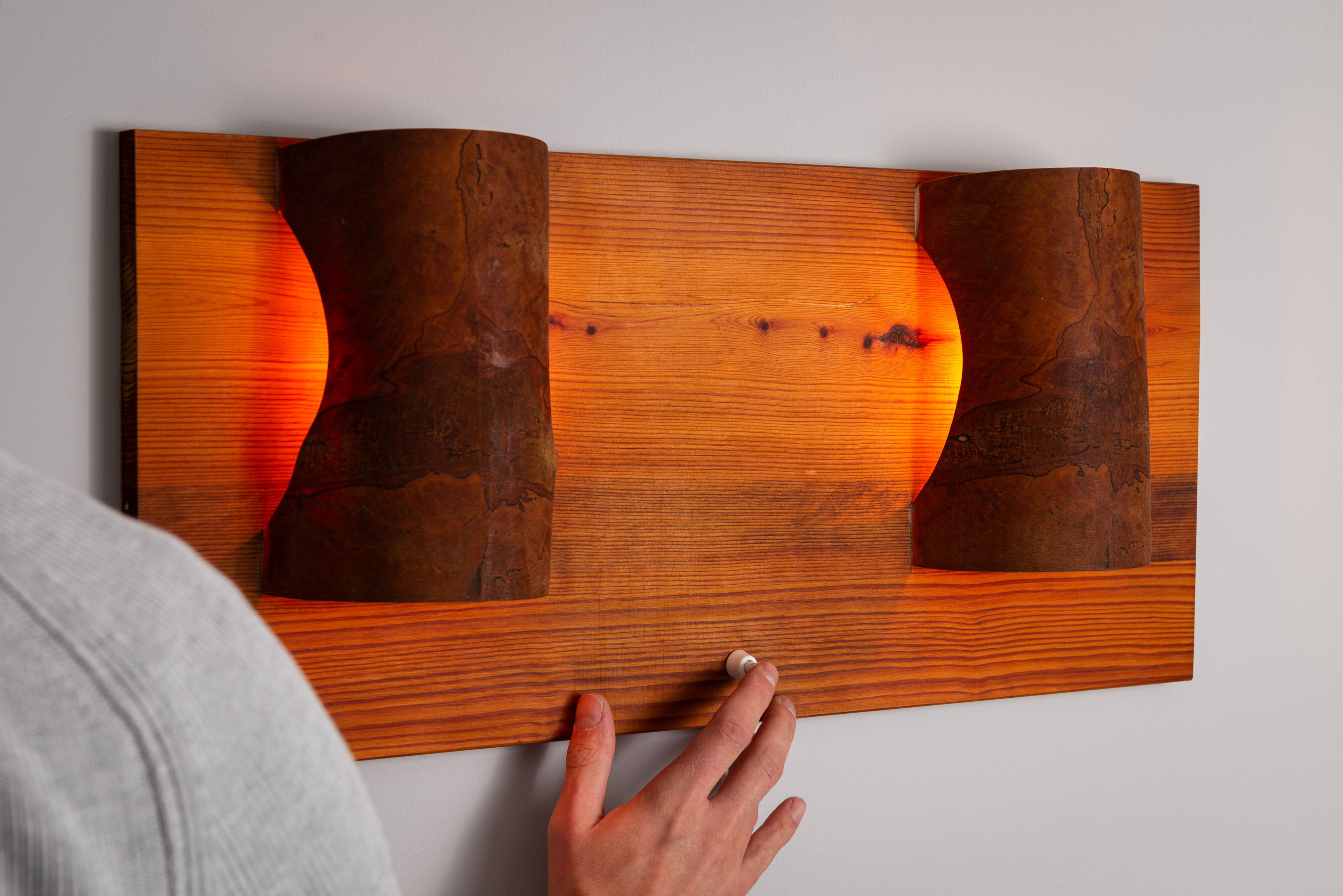Rectangular pinewood wall lamp with bur wood veneer shades