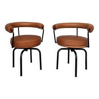 Paire Fauteuils pivotants LC7 Charlotte Perriand Le Corbusier Cassina