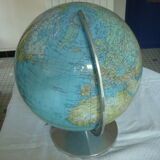 Large globe land light diameter