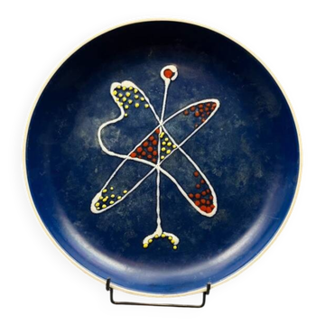 Large decorative dish signed André Baud, diameter 37 cm, enamelled decoration on a deep blue background