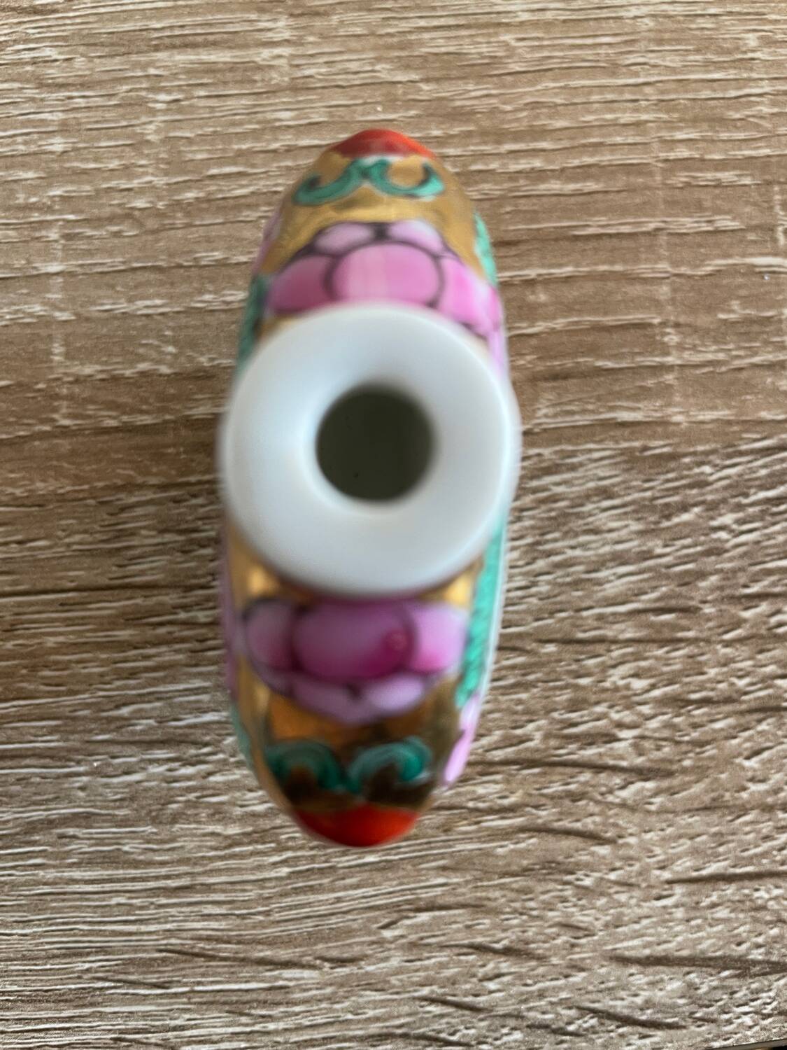 Small bottle for tobacco