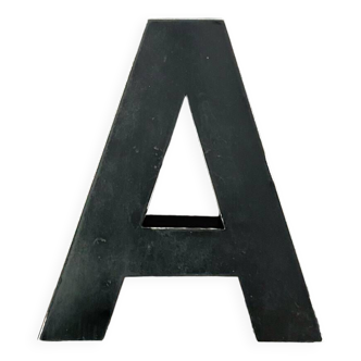 Lettre « A » d’enseigne vintage en métal