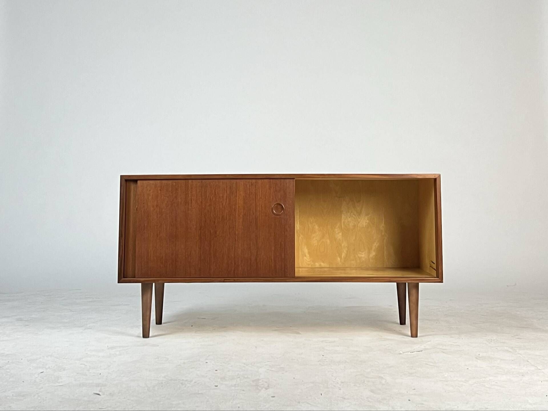 Buffet bas en teck vintage des années 60, style mid-century HiFi.