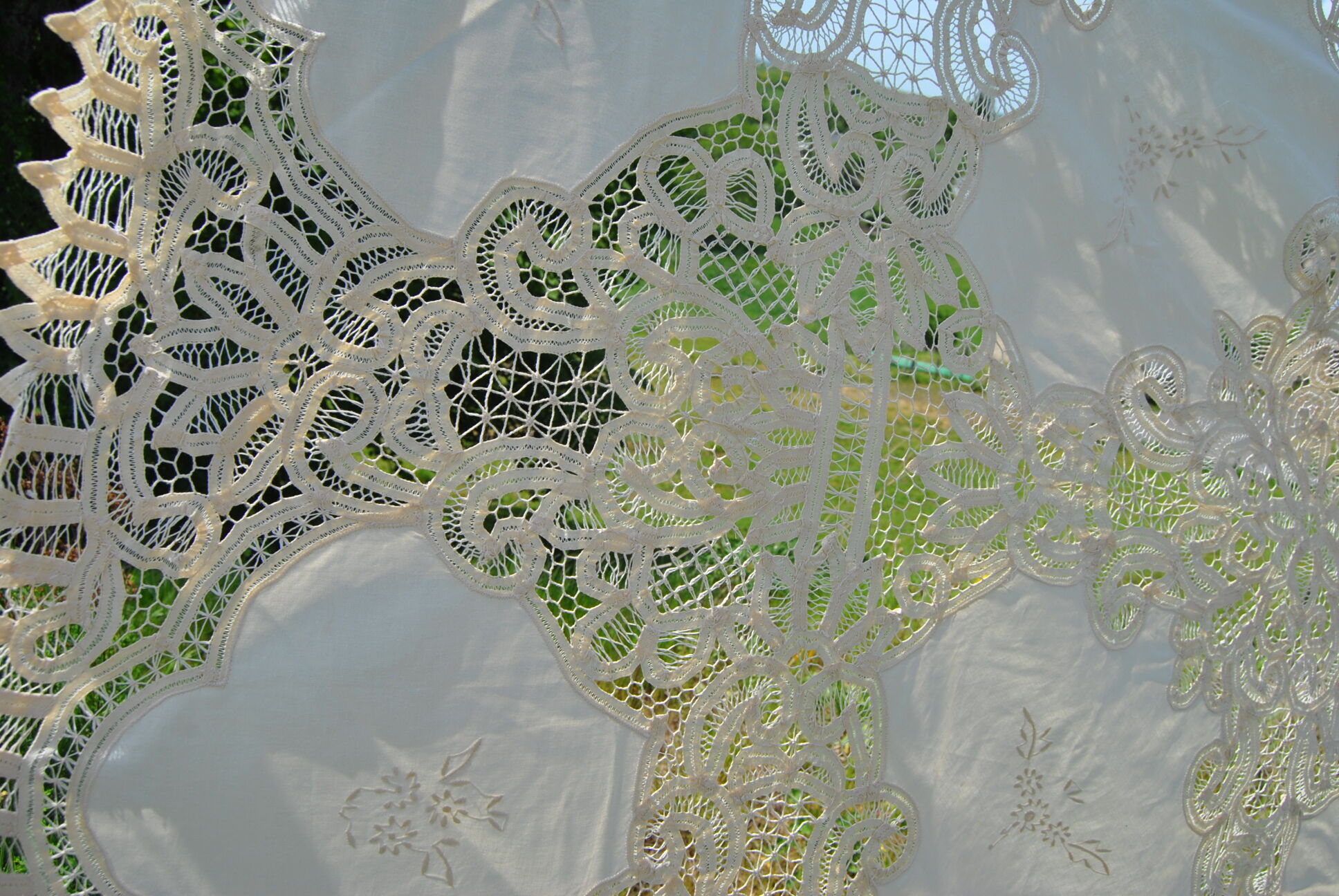 Hand embroidery tablecloth 170x260 + 12 matching towels