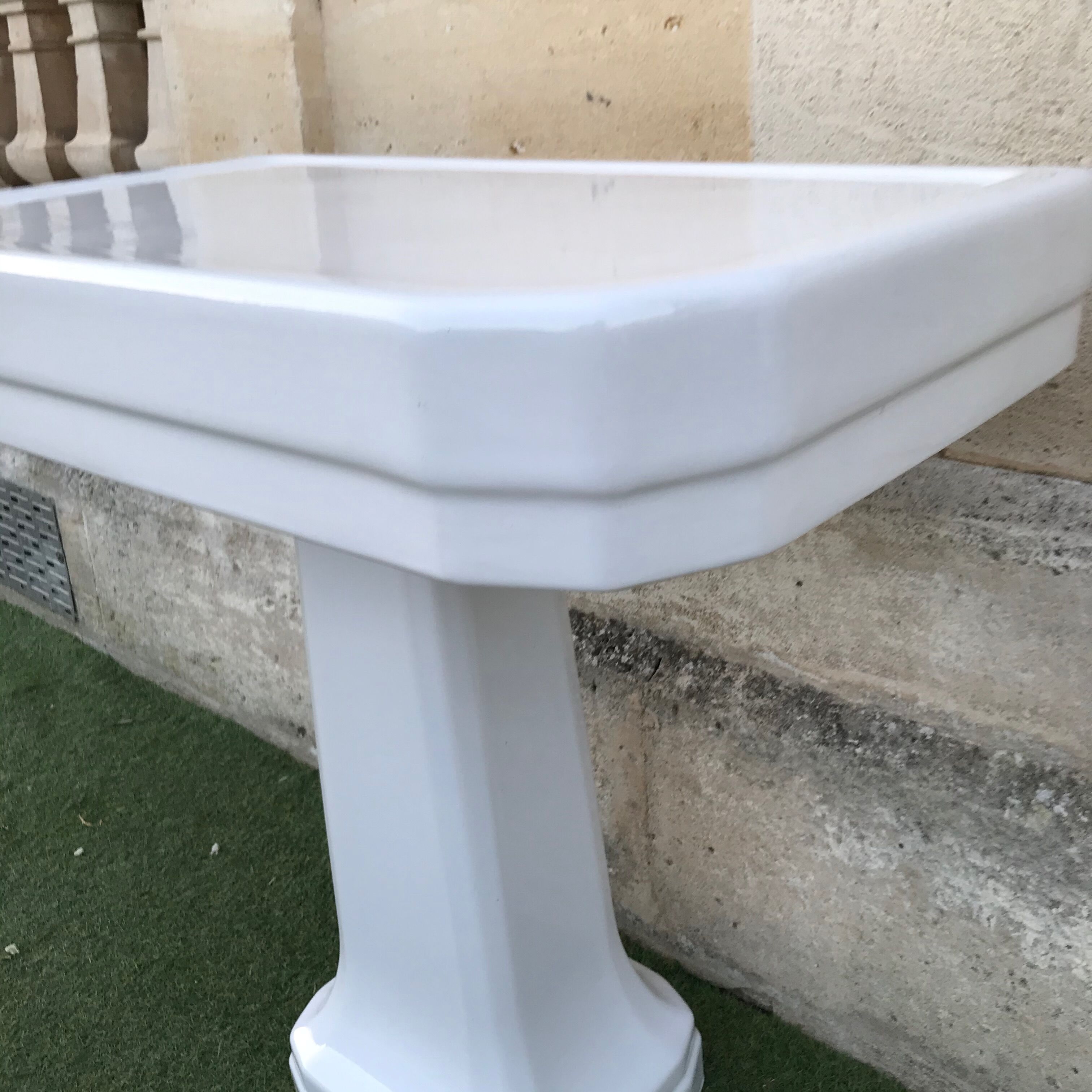 Art deco console in earthenware