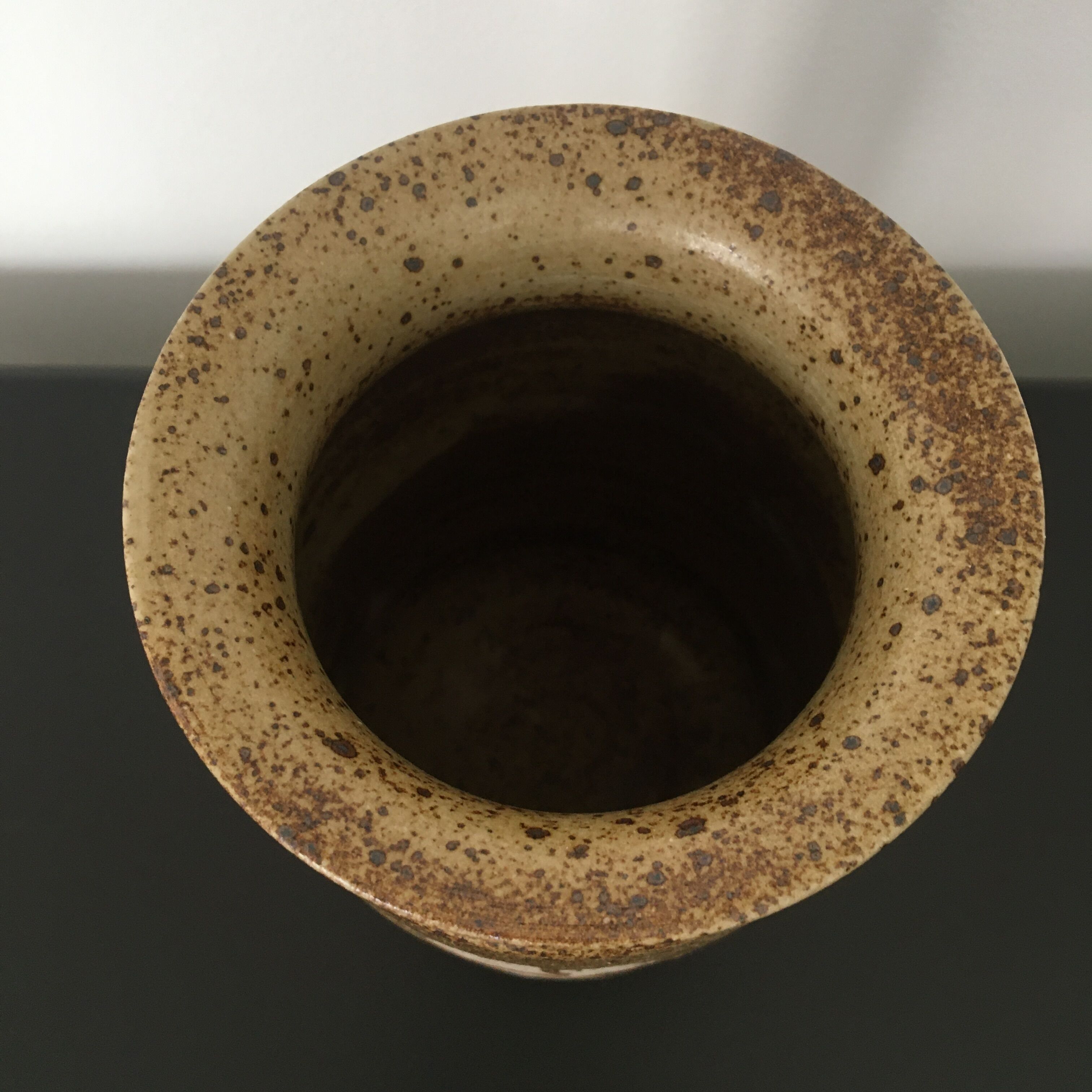 Enamelled sandstone vase decoration foliage