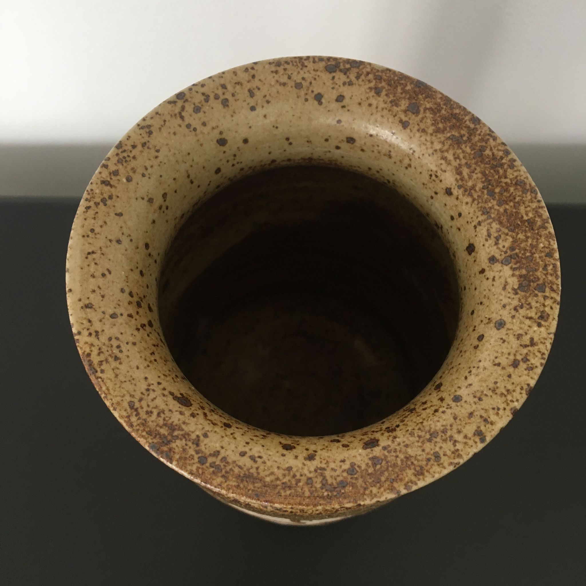 Enamelled sandstone vase decoration foliage