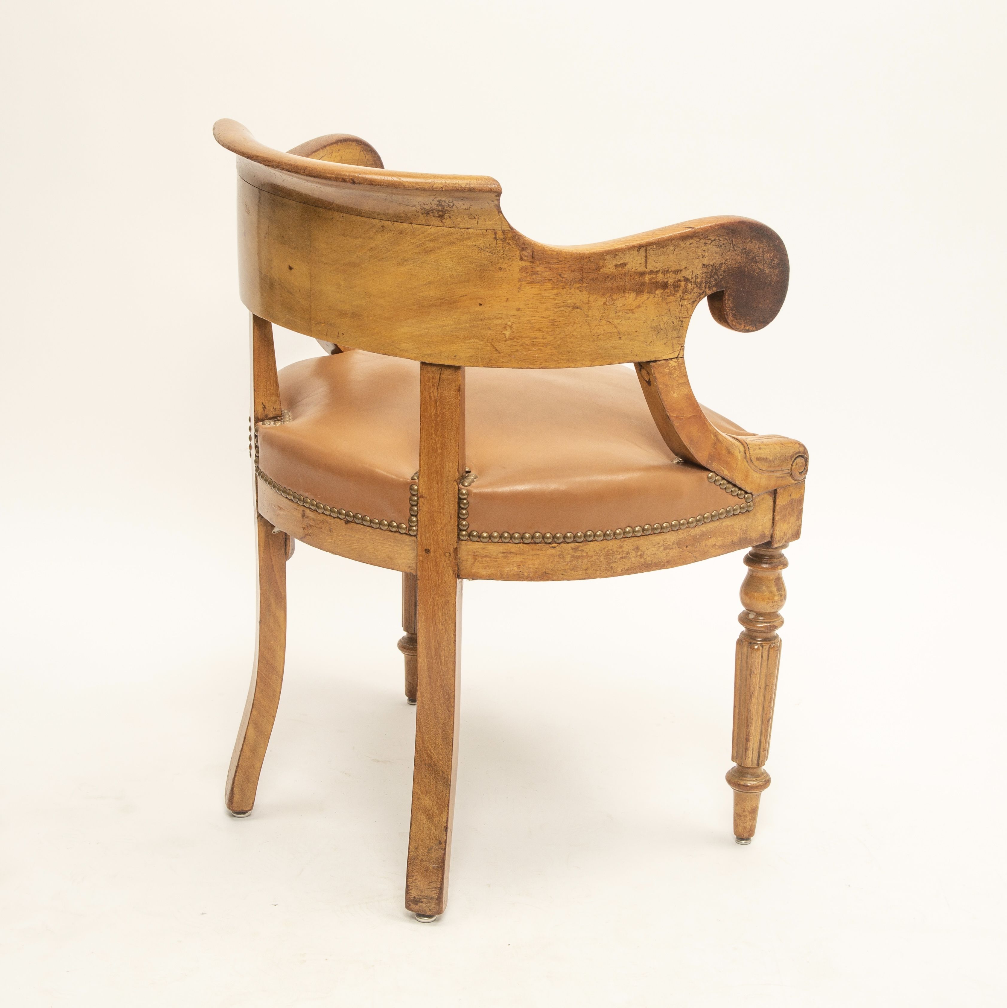 Fauteuil de bureau gondole époque Louis Philippe cuir et bois