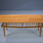 Table basse mid-century en teck et rotin