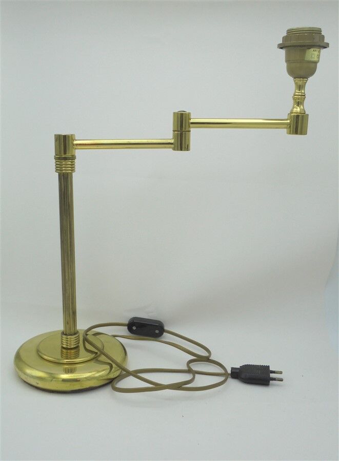 Articulated lamp foot