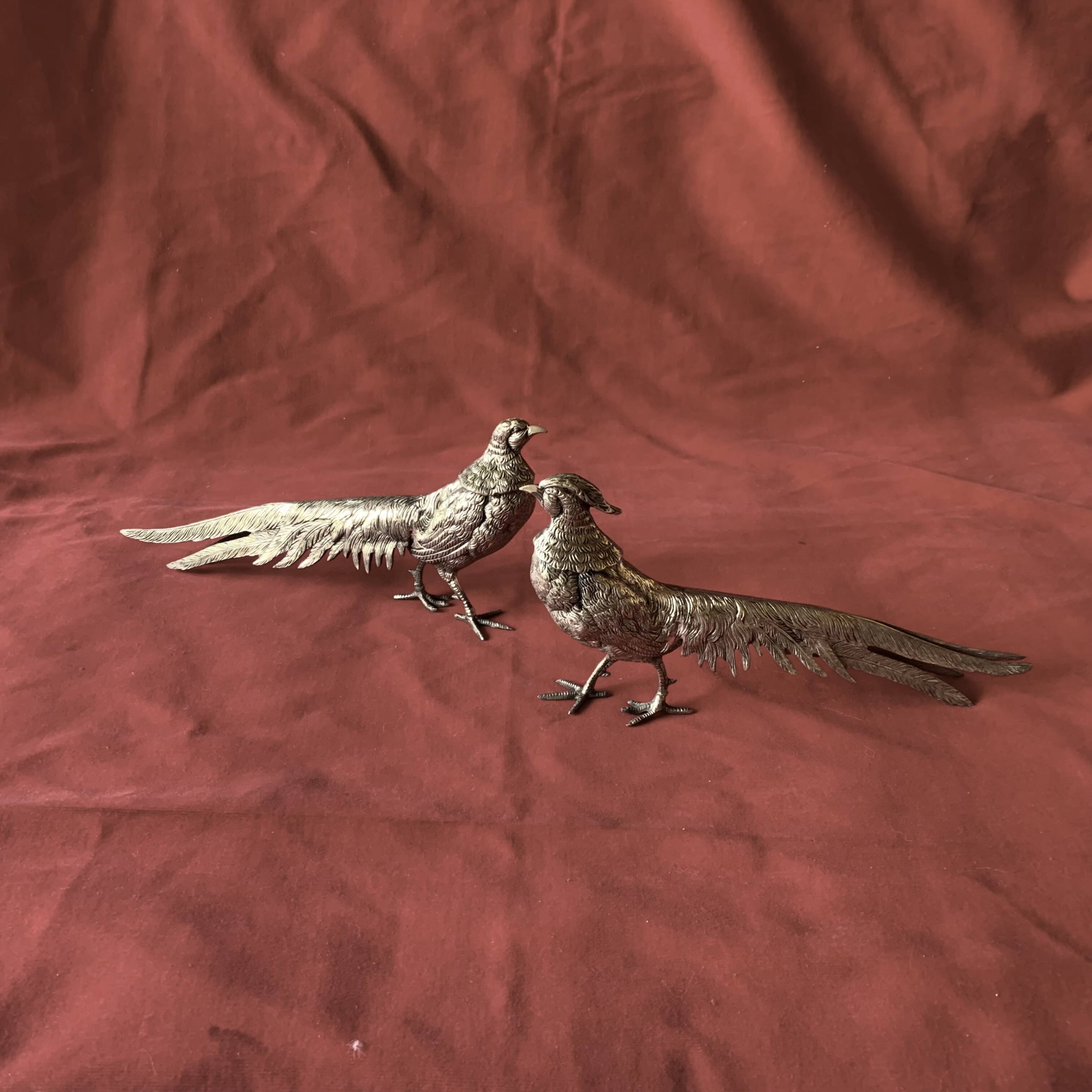 Couple de faisans décoratifs en métal argenté