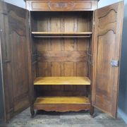 Armoire Louis XV en noyer