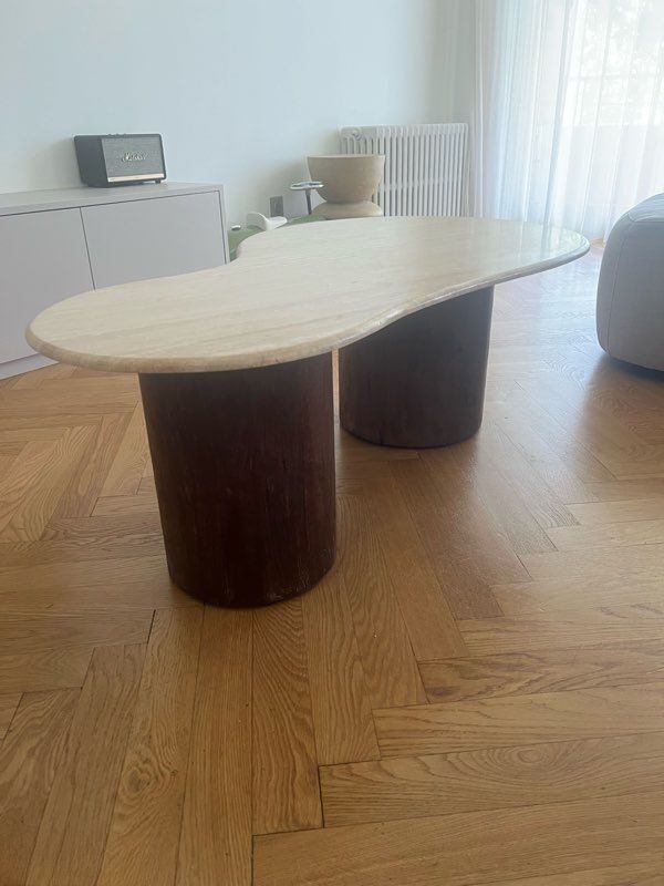 Table basse en bois de manguier et en travertin