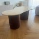 Table basse en bois de manguier et en travertin