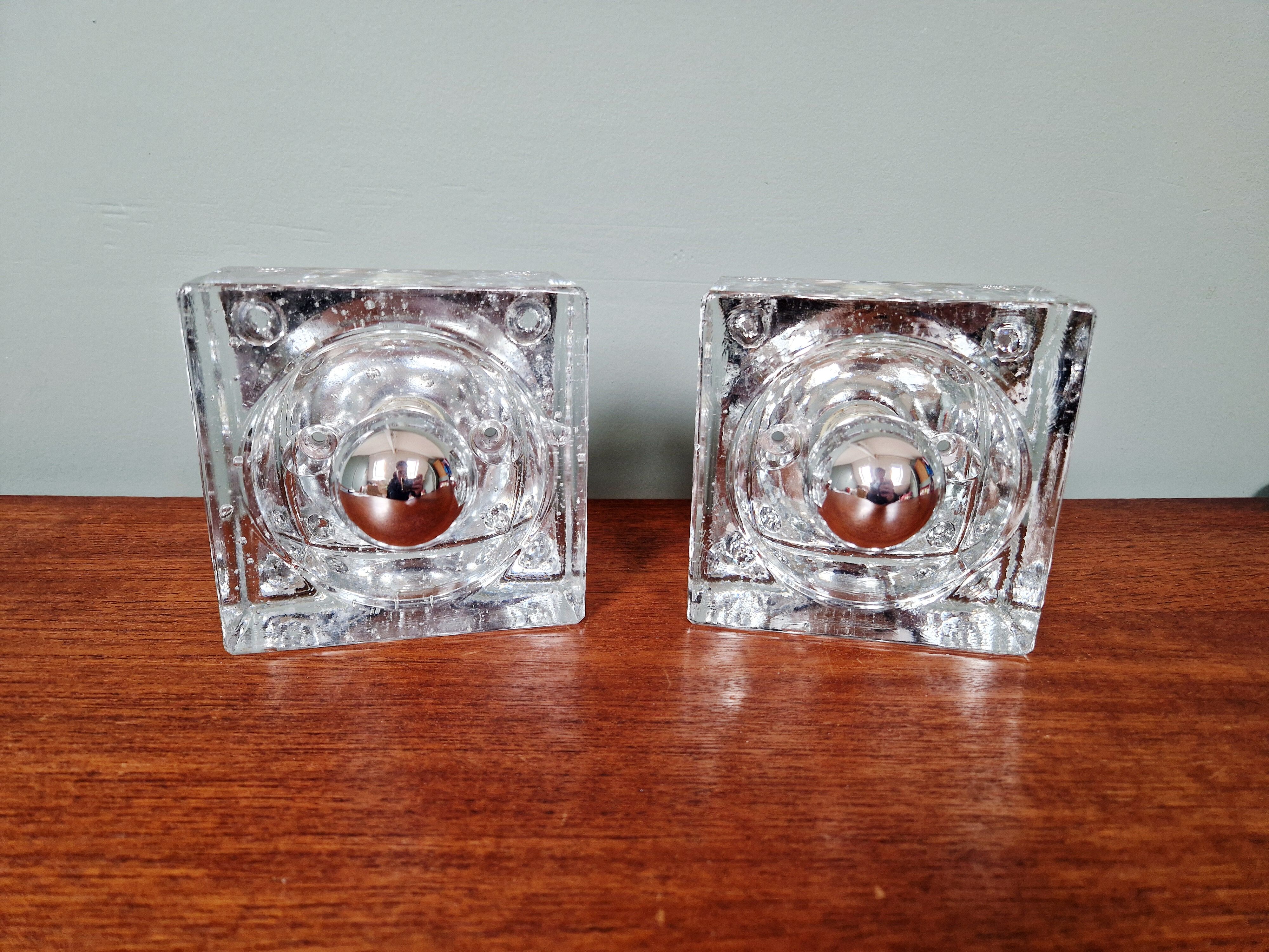 Pair of Ice Cube wall sconces in transparent bubbled glass, 1970s.