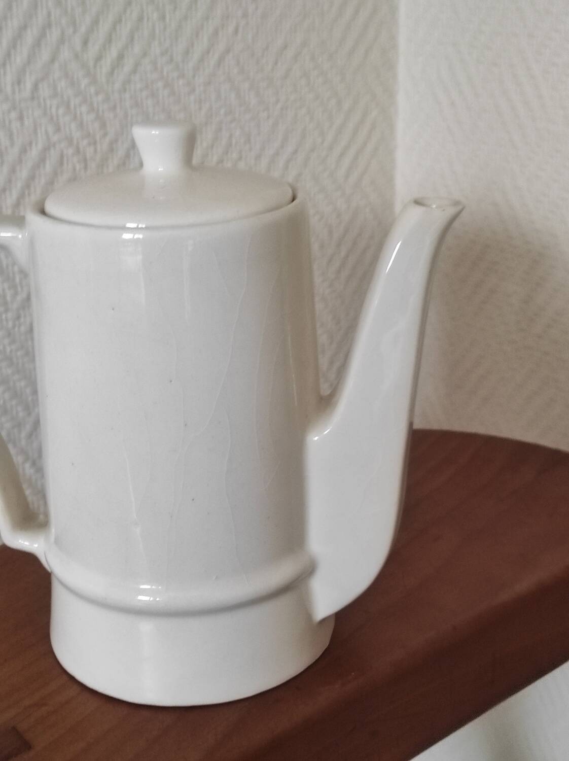 Small coffee maker with floral decoration